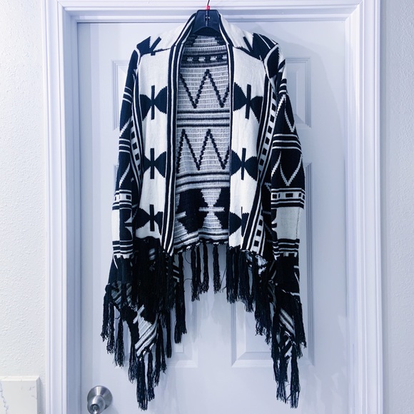 Sweaters - Black & White Aztec Sweater Shawl Cardigan